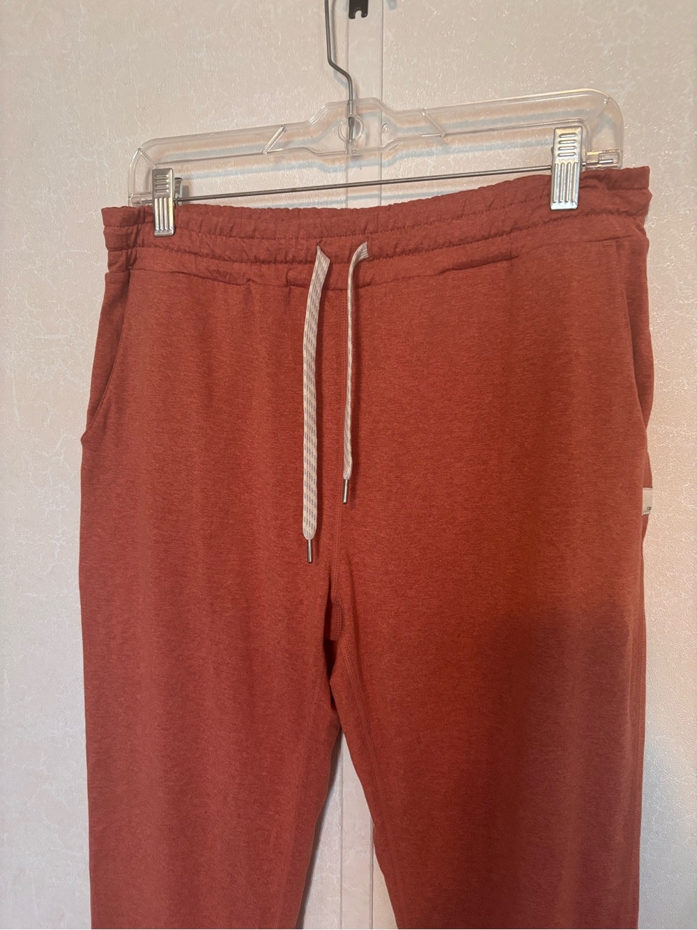 Vuori Performance joggers | Coral | EUC | Med - Picture 2 of 7